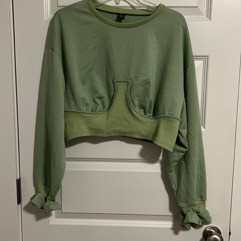 Cropped Ruffle Sweater - Picture 4 of 4
